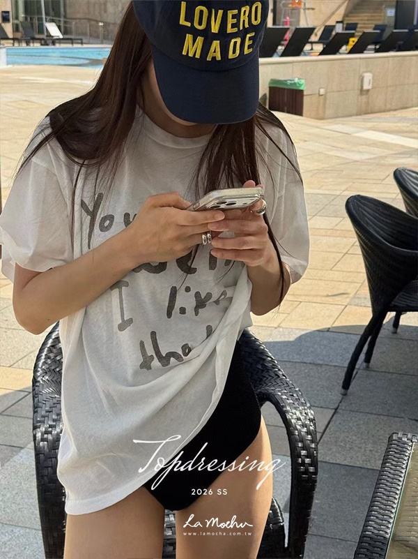 水彩字母上衣